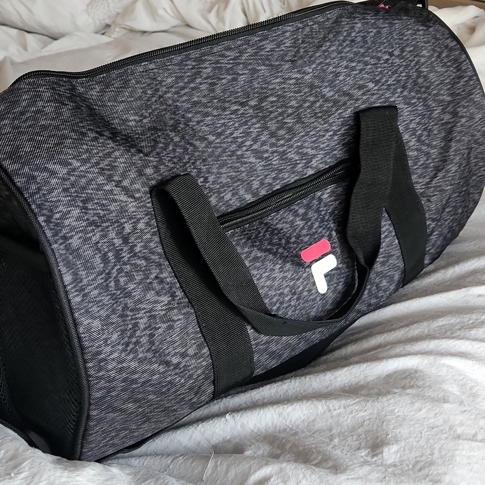 FILA gym duffel bag PERFECT CONDITION